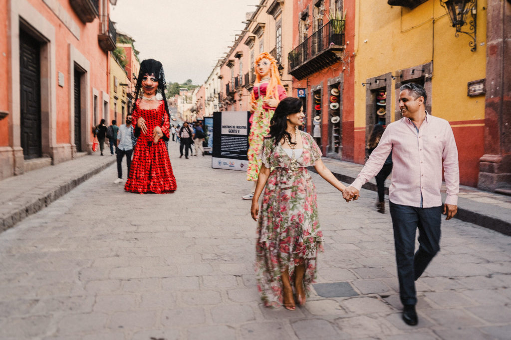 San Miguel de Allende Engagement Session by Jhankarlo Photography