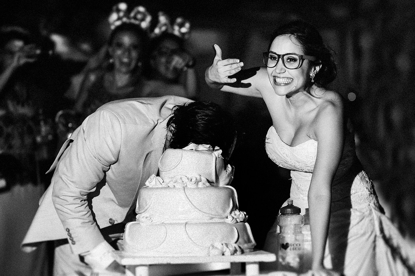 Wedding cake smash by Jhankarlo Riviera Maya Wedding Photography